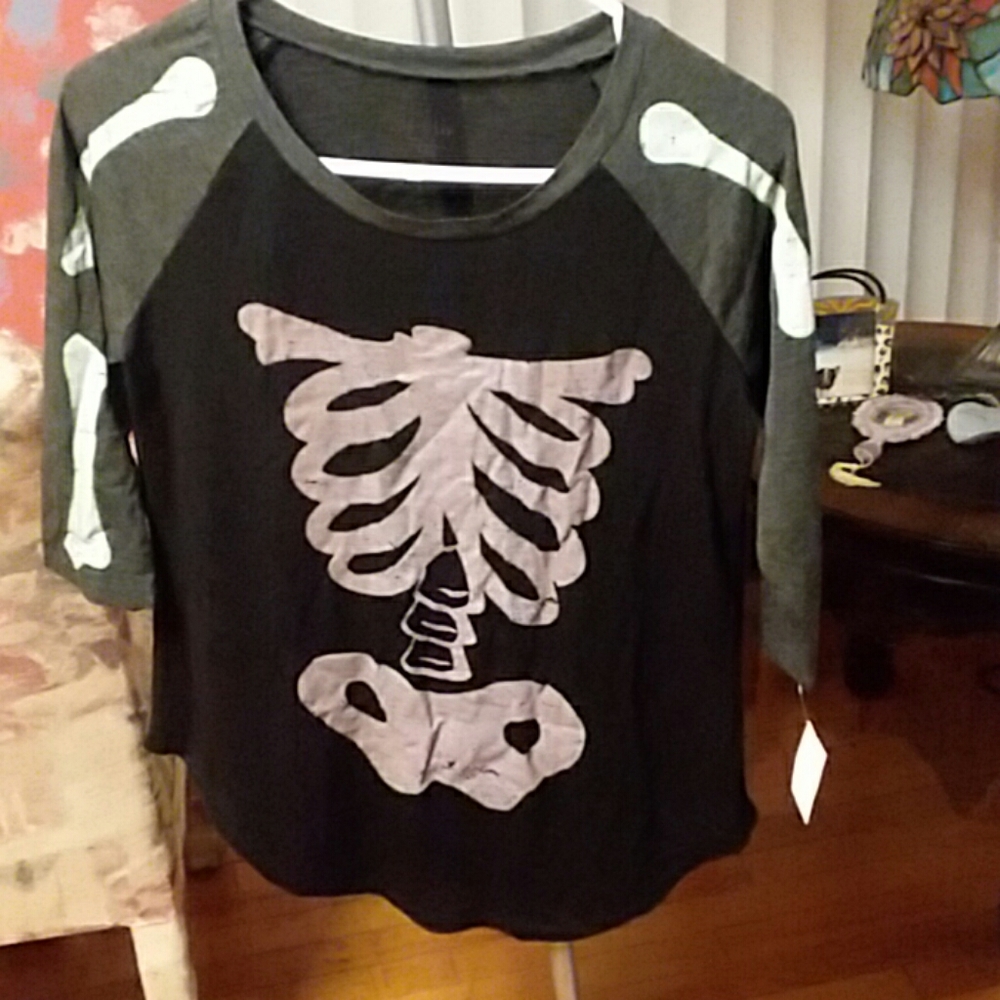 Skeleton print raglan shirt